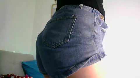 Snapshot of aleska_dollx chatting on May 21, 12:17 am QUEEN OFF MILk IM BACK 15 NOV online show from May 21, 12:17 am