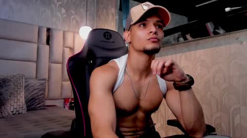 Snapshot of aless_king chatting on December 20, 5:18 pm Alessandro King online show from December 20, 5:18 pm