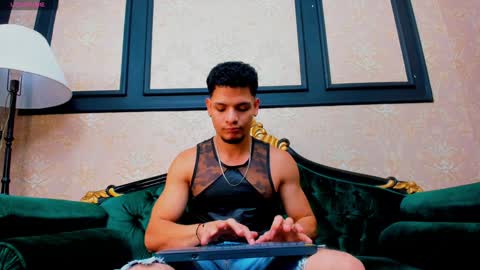 Snapshot of aless_king chatting on January 11, 11:45 am Alessandro King online show from January 11, 11:45 am