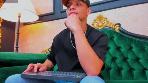 Snapshot of aless_king chatting on January 18, 12:15 pm Alessandro King online show from January 18, 12:15 pm