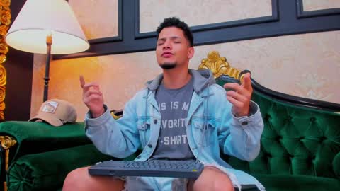 Snapshot of aless_king chatting on January 19, 12:28 pm Alessandro King online show from January 19, 12:28 pm