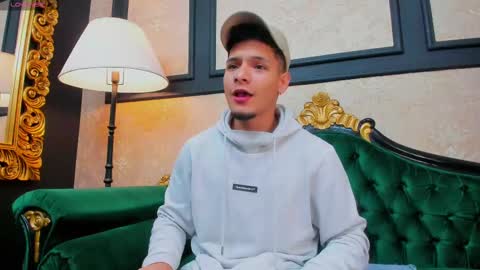 Snapshot of aless_king chatting on March 4, 11:40 am Alessandro King online show from March 4, 11:40 am