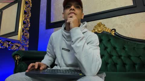 Snapshot of aless_king chatting on September 28, 2:33 pm Alessandro King online show from September 28, 2:33 pm