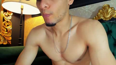 Snapshot of aless_king chatting on May 26, 9:33 pm Alessandro King online show from May 26, 9:33 pm