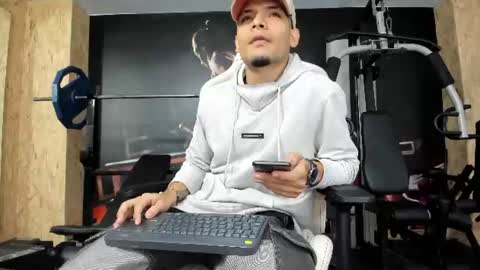 Snapshot of aless_king chatting on June 15, 10:34 pm Alessandro King online show from June 15, 10:34 pm