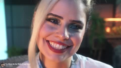 Snapshot of alessa_goreng chatting on October 19, 8:26 am Alessa Goreng online show from October 19, 8:26 am