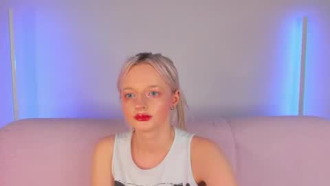 Snapshot of alessakiss chatting on June 8, 2:45 am alessakiss online show from June 8, 2:45 am