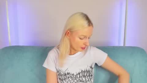 Snapshot of alessakiss chatting on June 16, 8:17 am alessakiss online show from June 16, 8:17 am