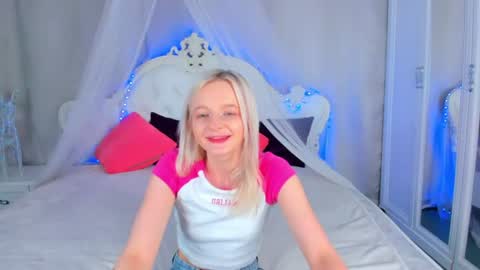 Snapshot of alessakiss chatting on June 22, 3:25 am alessakiss online show from June 22, 3:25 am
