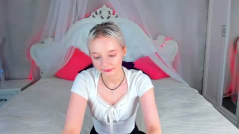 Snapshot of alessakiss chatting on June 28, 9:15 am alessakiss online show from June 28, 9:15 am