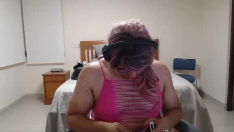 Snapshot of alessalindo840 chatting on June 23, 8:12 am AlessaBabyGirl840 online show from June 23, 8:12 am