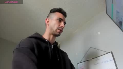 Kciqu3  Independent model online show from October 1, 5:30 pm