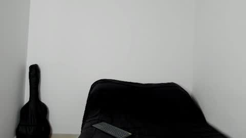 Snapshot of alessandro_wolf chatting on June 10, 1:06 am Alessandro online show from June 10, 1:06 am
