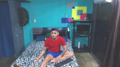 Snapshot of alessandrobooy chatting on January 17, 6:33 pm alessandro online show from January 17, 6:33 pm