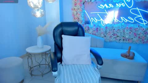 ALESSA ROMERO  online show from January 7, 7:49 pm