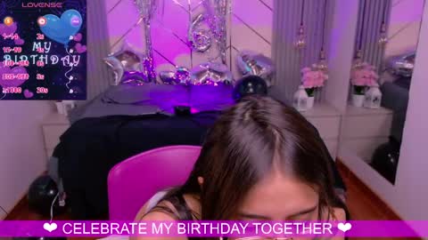 Snapshot of alessia_moore chatting on May 27, 4:15 pm Alessia online show from May 27, 4:15 pm