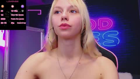 alessiacroft online show from October 23, 4:23 am