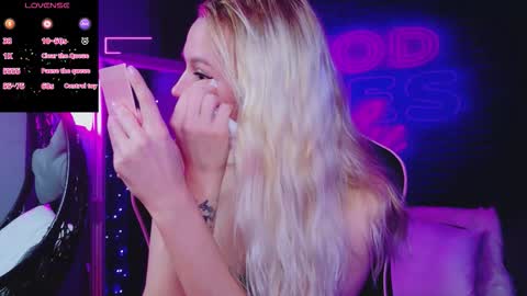 alessiacroft online show from December 16, 3:44 am