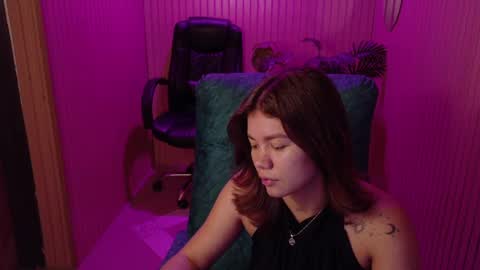 Snapshot of alessiamonroe_ chatting on May 28, 8:28 pm alessiamonroe_ online show from May 28, 8:28 pm