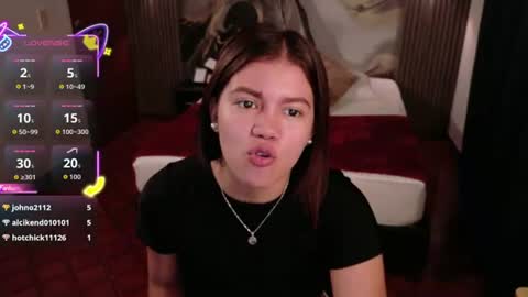 Snapshot of alessiamonroe_ chatting on June 11, 8:29 pm alessiamonroe_ online show from June 11, 8:29 pm