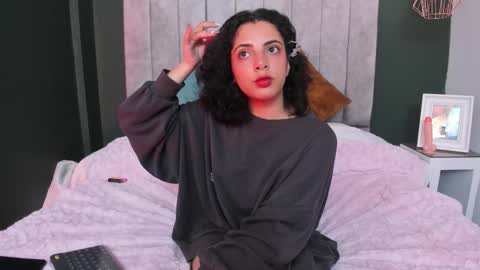 alessiia__ online show from October 28, 3:43 am