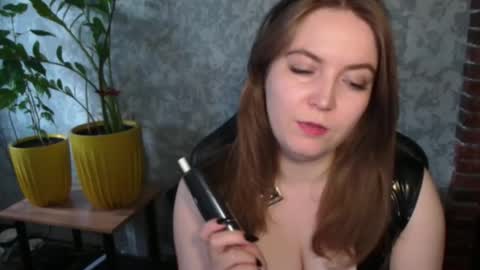 Snapshot of alessssamistress chatting on June 5, 3:51 pm Alex online show from June 5, 3:51 pm