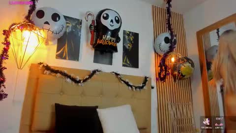 Snapshot of alesziarose chatting on October 27, 7:51 pm Aleszia online show from October 27, 7:51 pm