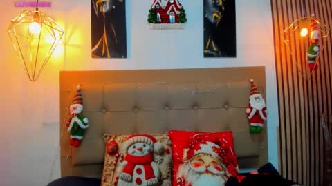 Snapshot of alesziarose chatting on December 14, 7:40 pm Aleszia online show from December 14, 7:40 pm