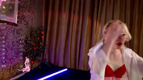 Lola online show from November 23, 3:01 pm