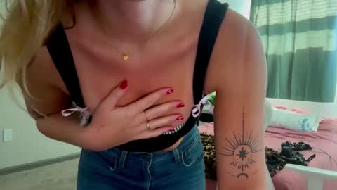 alex  online show from December 5, 4:44 pm