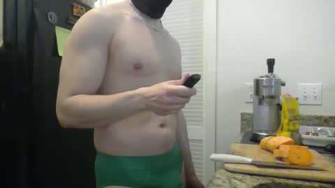 Snapshot of alex889215 chatting on April 3, 4:32 am alex online show from April 3, 4:32 am