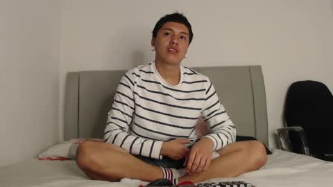 Snapshot of alex__lover chatting on May 22, 6:57 pm Owen online show from May 22, 6:57 pm