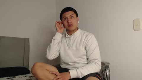 Snapshot of alex__lover chatting on June 12, 3:27 am Owen online show from June 12, 3:27 am