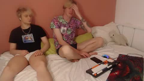 Snapshot of alex_and_oliviver chatting on May 6, 1:14 am Alex miller and Oliver sweet online show from May 6, 1:14 am