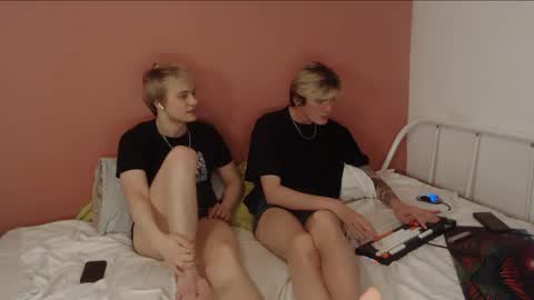 Snapshot of alex_and_oliviver chatting on May 18, 4:07 am Alex miller and Oliver sweet online show from May 18, 4:07 am