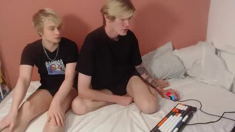 Snapshot of alex_and_oliviver chatting on May 26, 1:12 am Alex miller and Oliver sweet online show from May 26, 1:12 am