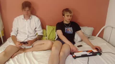 Snapshot of alex_and_oliviver chatting on August 6, 2:57 am Alex miller and Oliver sweet online show from August 6, 2:57 am