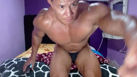 Snapshot of alex_bigcumvez chatting on May 25, 11:33 pm perseuz online show from May 25, 11:33 pm