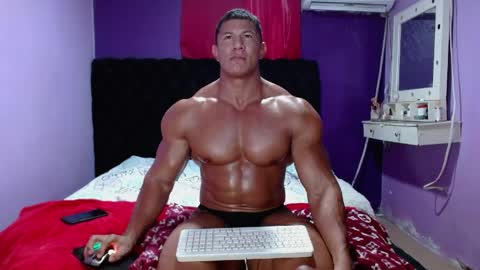 Snapshot of alex_bigcumvez chatting on May 30, 9:01 pm perseuz online show from May 30, 9:01 pm