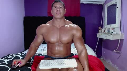 Snapshot of alex_bigcumvez chatting on June 8, 2:45 am perseuz online show from June 8, 2:45 am