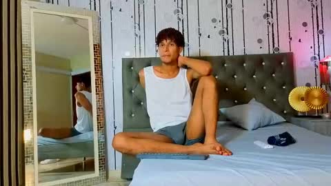 Snapshot of alex_bloom_ chatting on May 26, 7:54 pm Alexander online show from May 26, 7:54 pm