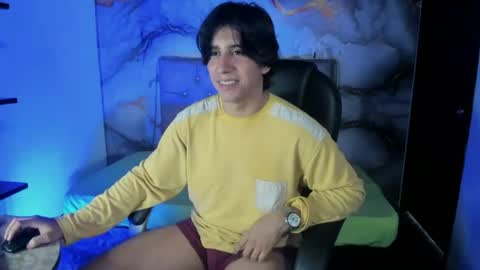 Snapshot of alex_cano chatting on June 29, 12:49 pm alex online show from June 29, 12:49 pm