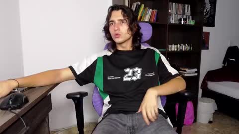 Snapshot of alex_connorr chatting on September 19, 4:03 am alex_connorr online show from September 19, 4:03 am