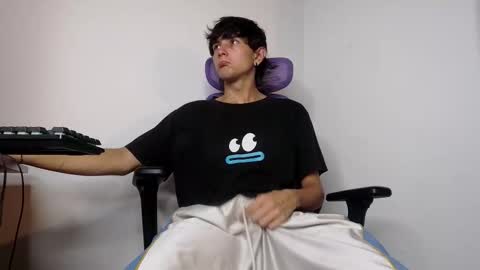 alex_connorr online show from December 18, 11:33 pm