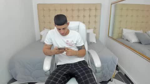 alex online show from December 15, 11:36 am