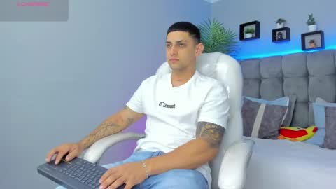 Snapshot of alex_cute77 chatting on May 16, 12:59 pm alex online show from May 16, 12:59 pm
