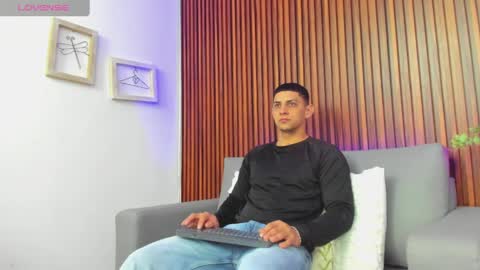 Snapshot of alex_cute77 chatting on May 17, 1:51 pm alex online show from May 17, 1:51 pm
