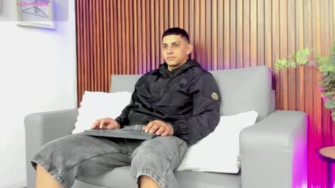Snapshot of alex_cute77 chatting on May 19, 12:11 pm alex online show from May 19, 12:11 pm