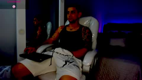 Snapshot of alex_cute77 chatting on June 2, 12:18 pm alex online show from June 2, 12:18 pm