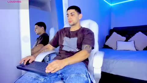 Snapshot of alex_cute77 chatting on June 19, 12:42 pm alex online show from June 19, 12:42 pm